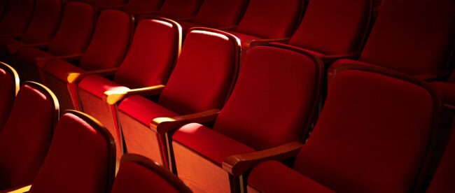 TORONTO THEATRE OFFERS AR (AUGMENTED REALITY) GLASSES FOR DEAF AUDIENCE ACCESSIBILITY