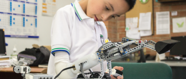 PROSTHETIC ARM FOR CHILDREN MADE FROM LEGOS